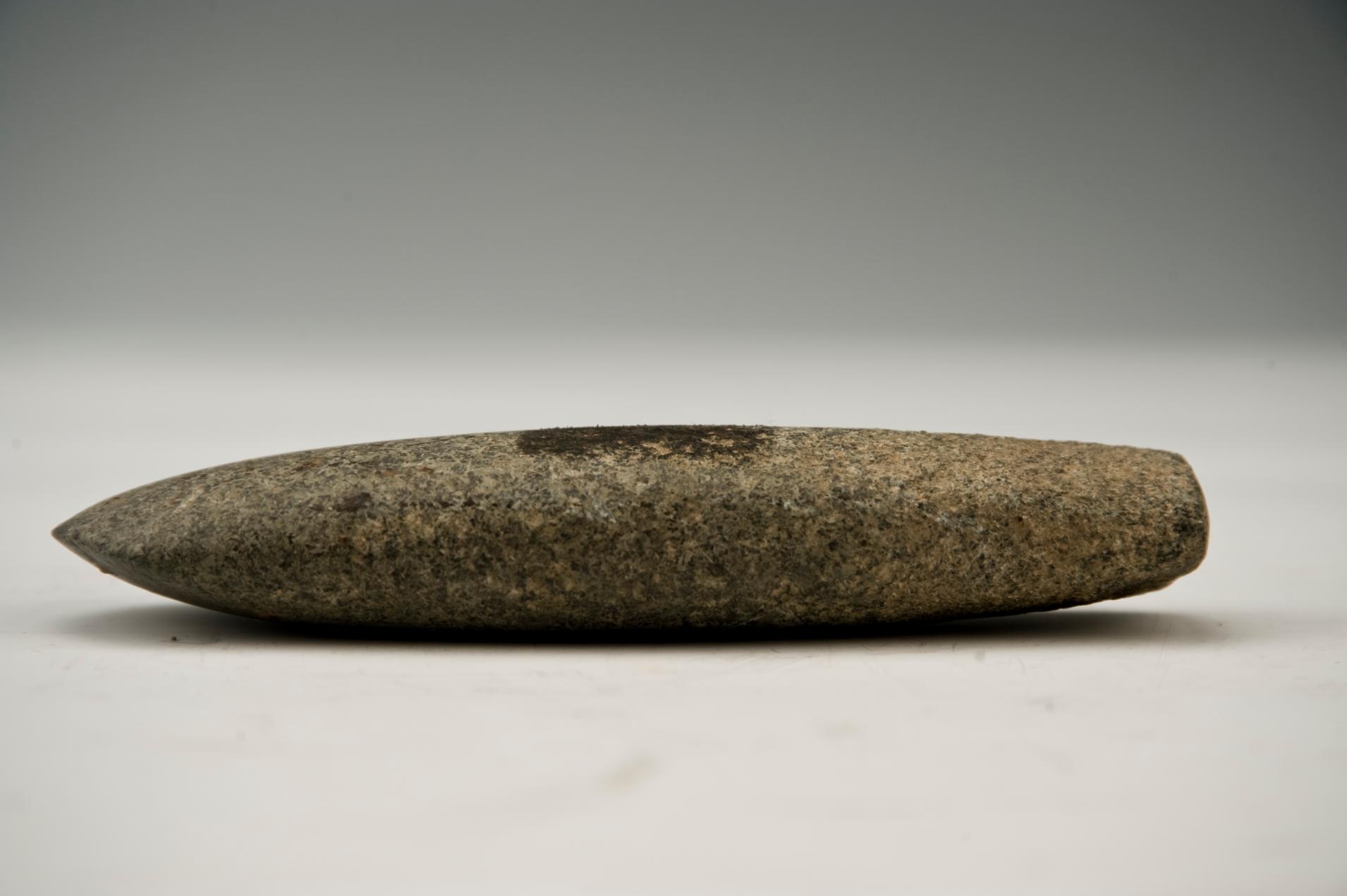 大汶口文化双面刃素面石斧