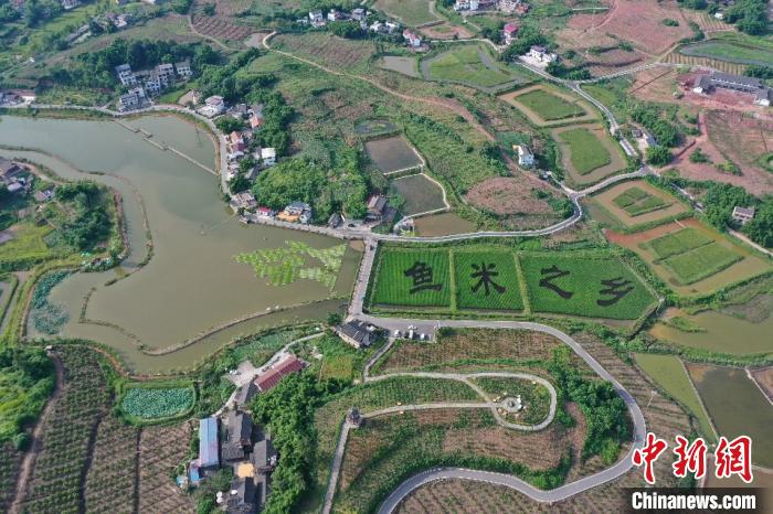 航拍普润镇印坝村。 高均海 摄 航拍普润镇印坝村。 高均海 摄
