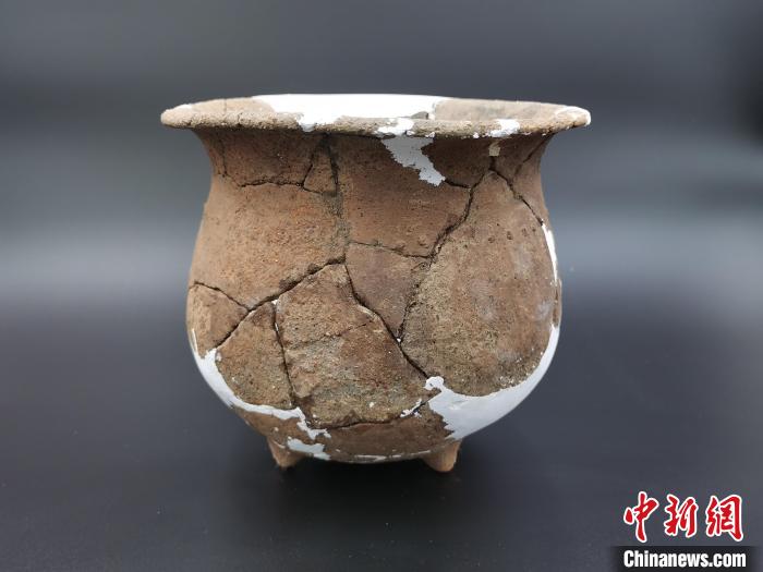 图为出土的北辛文化陶器。受访者供图 图为出土的北辛文化陶器。受访者供图