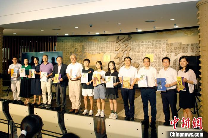 中药、生肖与书法创意融合中医药文创展现时尚魅力