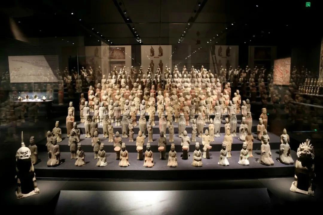 第二展厅“巍巍陵寝”的展示