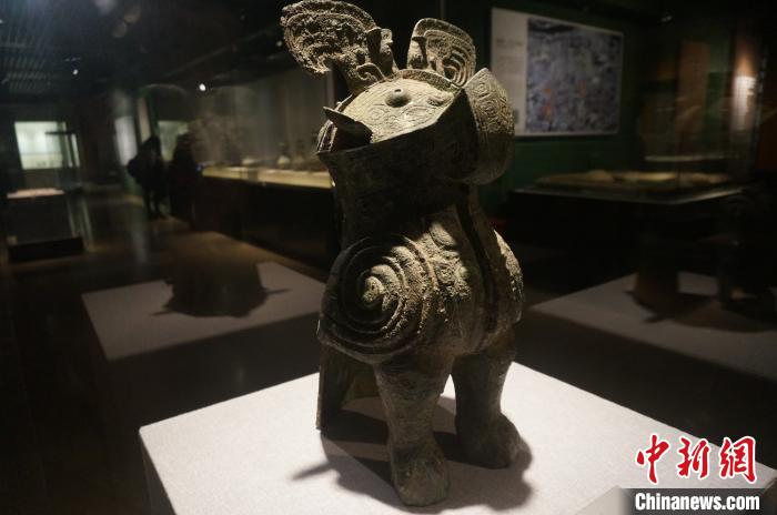 河南博物院九大“镇馆之宝”之一妇好鴞尊(资料图) 韩章云 摄