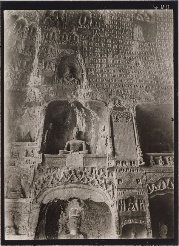 日本学者关野贞考察所摄交脚弥勒菩萨历史照片（左上角）（受访者供图）