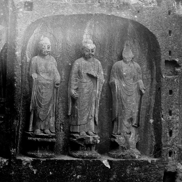 日本学者泽村专太郎考察龙门石窟所摄该龛照片截图（受访者供图）