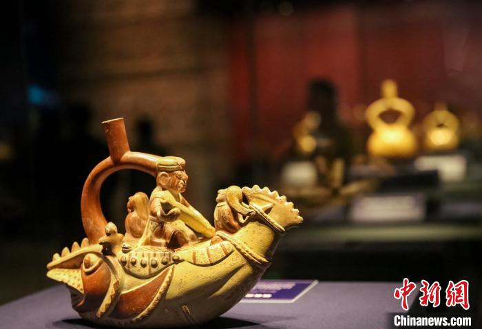 展览共展出157件组秘鲁文物。　张鹏 摄