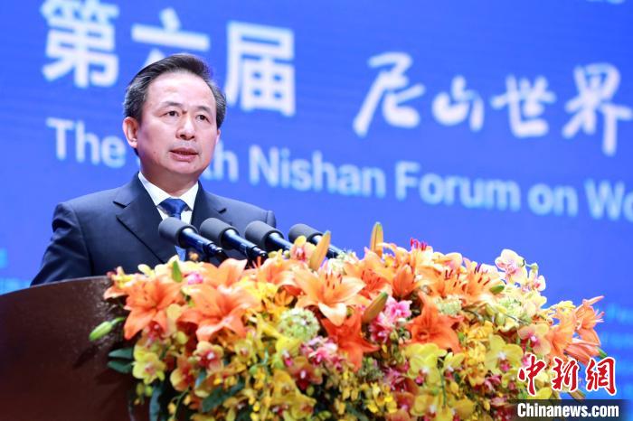 中共山东省委副书记、省长李干杰出席开幕式并发言。　梁犇 摄