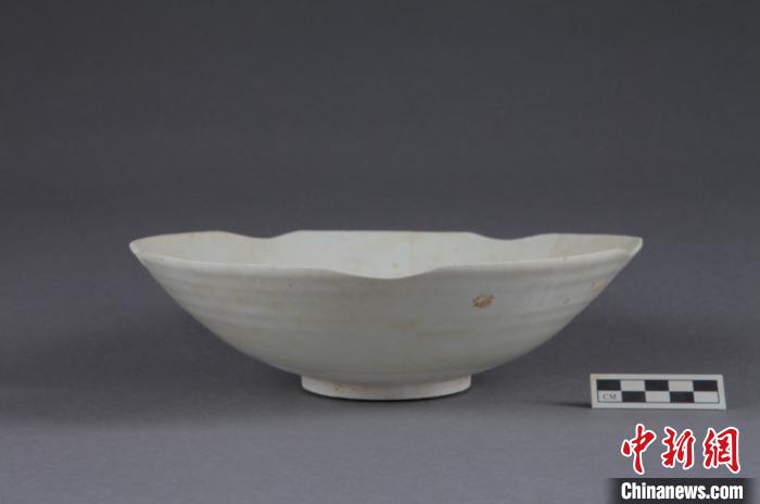 图为考古出土的宋代瓷碗。重庆市文化遗产研究院供图