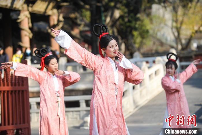 千年晋祠吹起国风古韵点燃古都文化“烟火气”