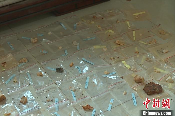 江西省高安市在旧石器时代考古调查过程中发现一处旷野遗址， 出土5000余件石制品。(视频截图) 江西省高安市官方供图 摄