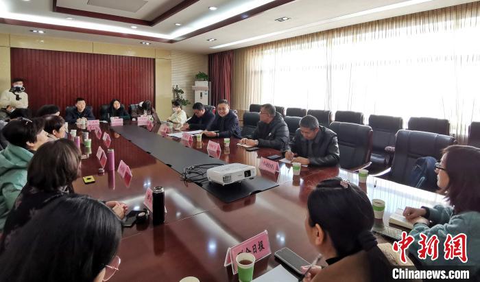 山东省文化和旅游厅开展“政府开放日”活动，邀请10余位群众和媒体代表座谈。　赵晓 摄