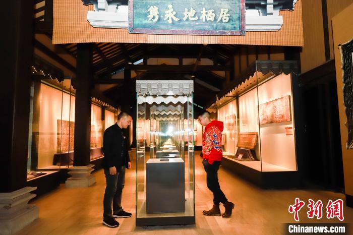 传统牌匾文化展在广州开幕展出明万历年间牌匾