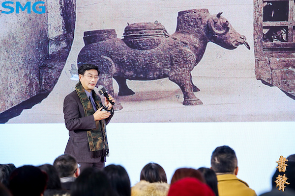SMG《書声》2020年度文博盛典现场&nbsp;上海博物馆馆长杨志刚介绍青铜牺尊