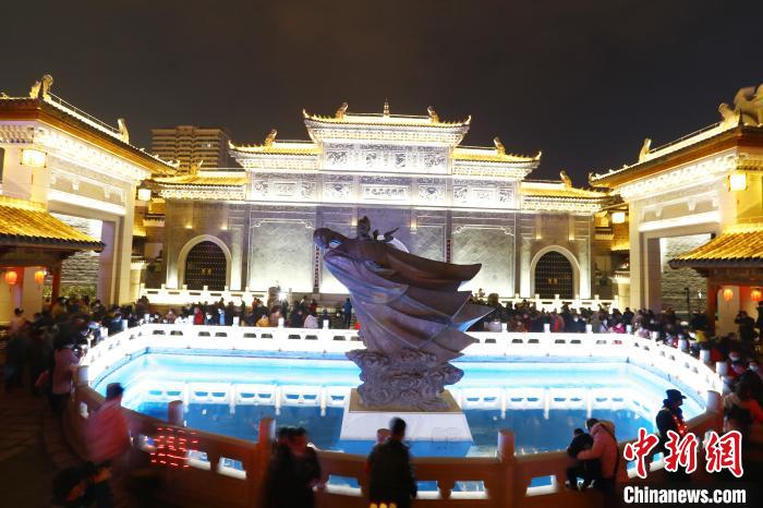 作为海内外1400多座万寿宫的祖庭，南昌万寿宫地位尊崇，声名远播。南昌万寿宫历史文化街区地处南昌老城商贸核心区，自古以来就是集商帮文化、道教文化和市井文化为一体的繁华闹市。　刘占昆 摄