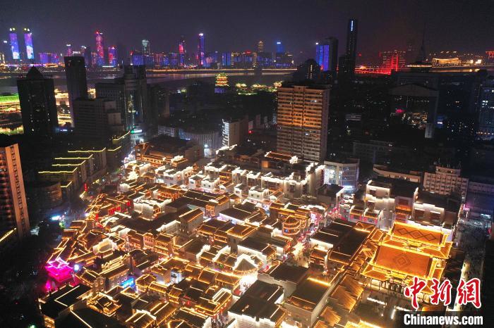 此次街区建设复原并保留了晚清赣派民居风格的三街五巷，总建筑群共123栋，其中晚清赣派民居风格的建筑共118栋，含45栋历史风貌建筑。　刘占昆 摄