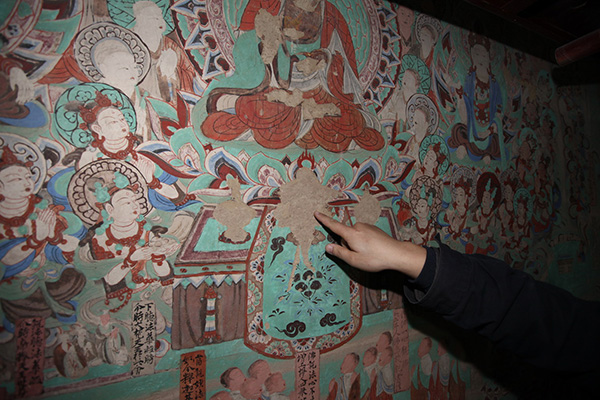 甘肃敦煌莫高窟，修复后的受损部位。