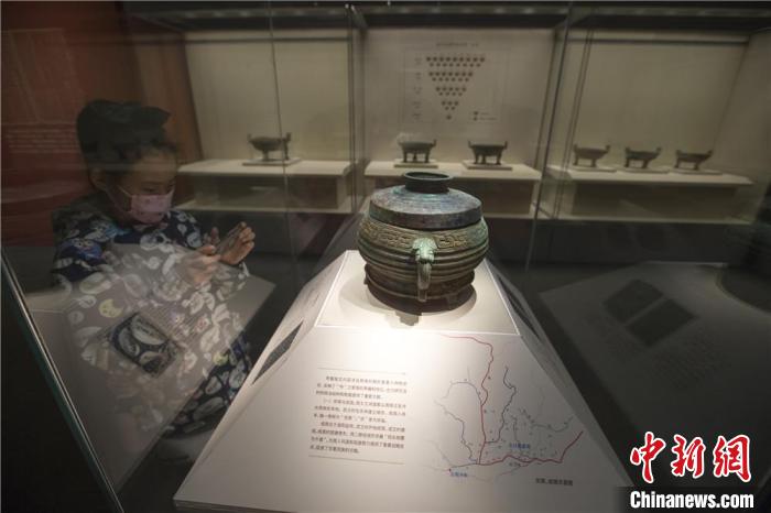 山西北白鹅周代墓地部分出土文物布展完成。　张云 摄