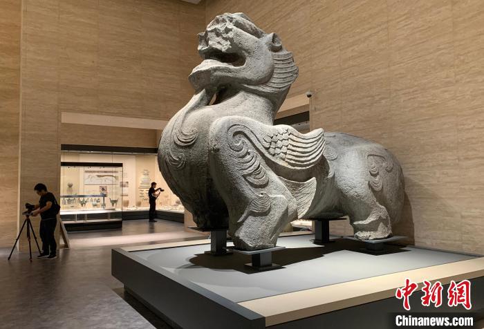 展出的陵口石刻(复制)。　崔佳明 摄
