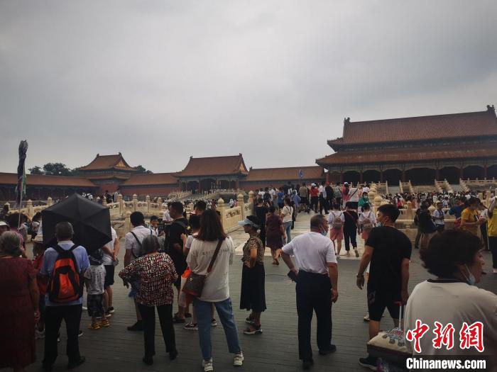 21日刚开门时的故宫博物院现场 应妮 摄