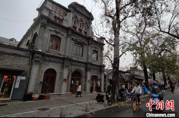 曾经的皇城主干道——北京市西安门大街改造提升全部完成，成为开放的城市建筑博物馆。　杜燕 摄