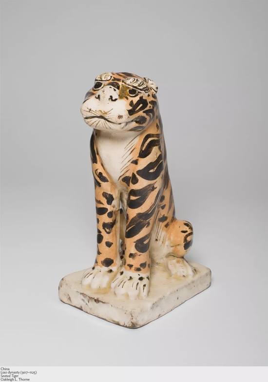 辽代虎坐像，芝加哥艺术博物馆，馆藏编号：1968.705