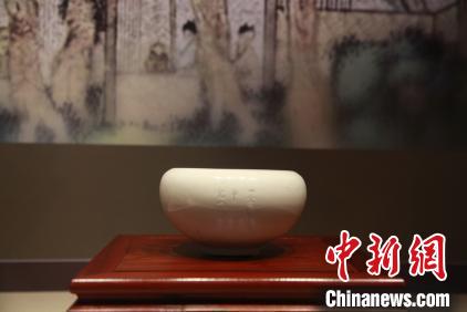 清代德化窑白釉瓷灯炉 广州博物馆 供图 清代德化窑白釉瓷灯炉 广州博物馆 供图