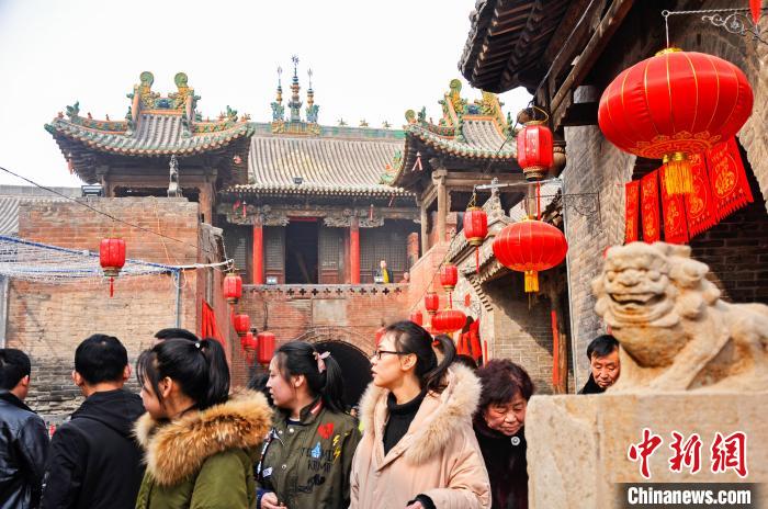 张壁古堡挖掘整理当地文化资源，连续举办五届“地道中国年”，推动资源优势转化为产业优势。　张壁古堡景区供图