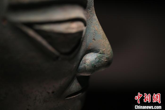 三星堆遗址祭祀坑出土器物。 雷雨 摄 三星堆遗址祭祀坑出土器物。 雷雨 摄