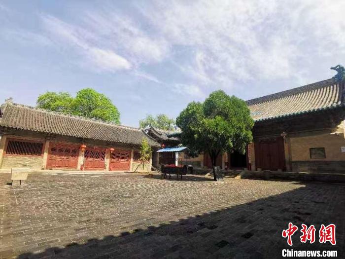 山西省武乡县大云寺占地7900余平方米，主体建筑大雄宝殿为金代原构，余为明清所建，亦颇具金元遗风。　高瑞峰 摄