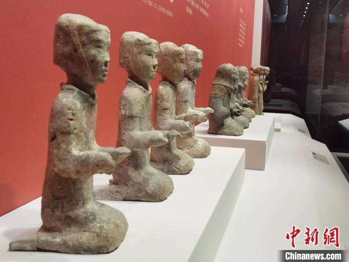 徐州博物馆藏的陶俑。　胡健 摄